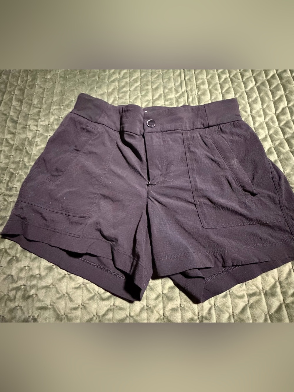 Athleta Trekkie black shorts 4 inch inseam size 4